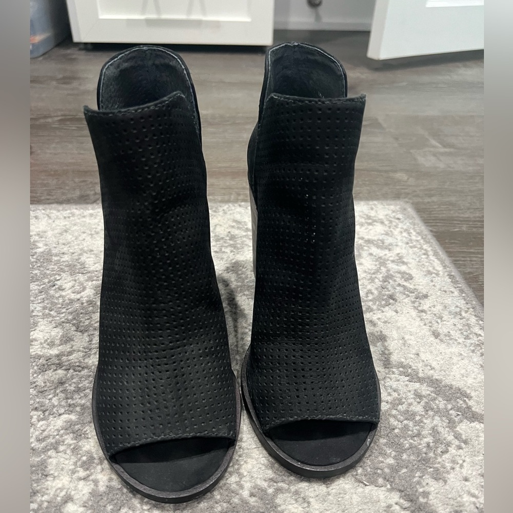 Steve Madden suede peep toe block heels black